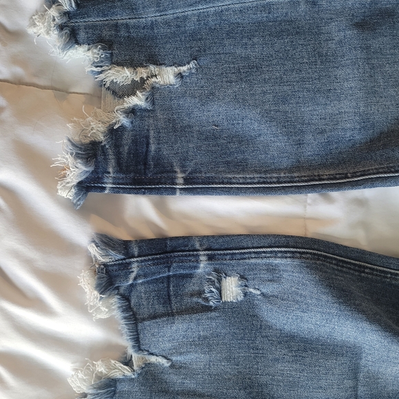 Women's Frayed Hem Skinny Jeans - Blue - Picture 2 of 5